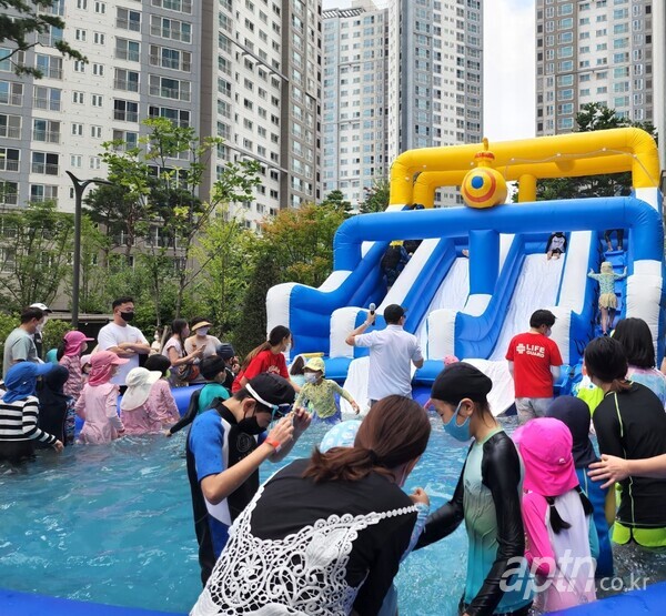 서울 성북구 장위래미안퍼스트하이아파트가 14~15일 어린이들을 위한 물놀이 행사를 개최했다. [사진제공=성북구청]