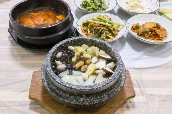 마당갈비의 영양밥 하얀민들레비빔밥