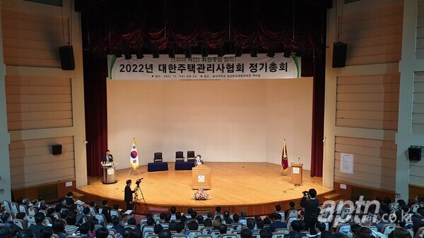 대한주택관리사협회는 12월 7일 대전 충남대학교에서 정기총회를 갖고 협회장 임기 단임제 도입 등 계획을 밝혔다.