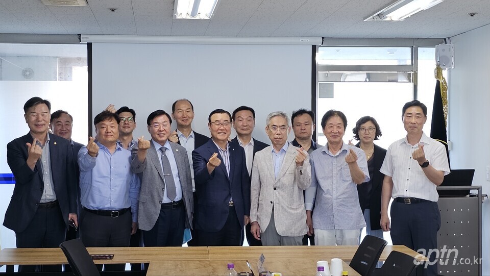 지난해 7월에 열린 한국인슈하우징 주주총회 참석자들의 모습. 한국인슈하우징에는 한주협 회원사들이 주주로 참여했다. [사진제공=한국인슈하우징]