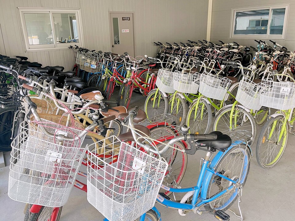 시흥시 공영자전거 대여소 월곶역점에 구비된 자전거들
