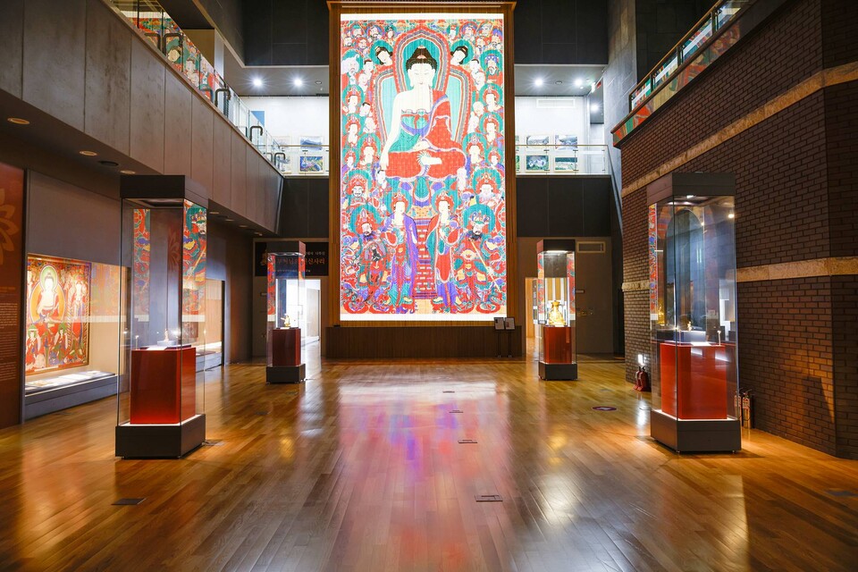 커다란 미디어 아트가 인상적인 성보실