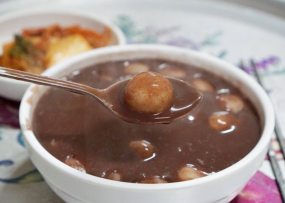 말바우시장 팥죽. 겨울철 전통 간식이다
