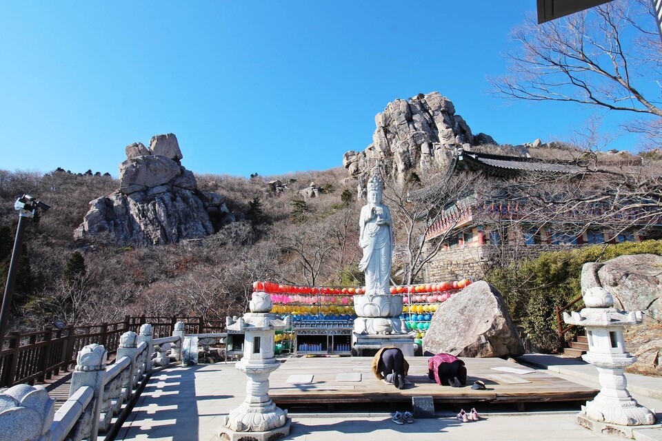 한국의-해수관음성지 중 한 곳인 금산 보리암