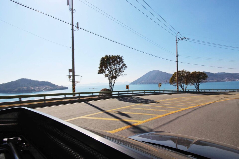 섬과 바다가 다정하게 조화를 이루는 남해