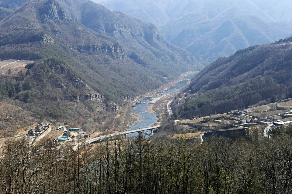 35번 국도 관창1교 주변 전경