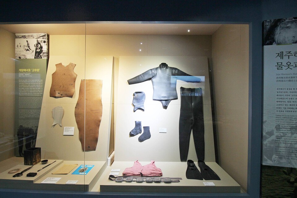 해녀박물관에서는 해녀가 물질에 사용한 다양한 도구를 관람할 수 있다.