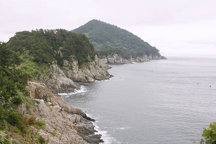 만지봉길에서 본 연대도 해안절벽