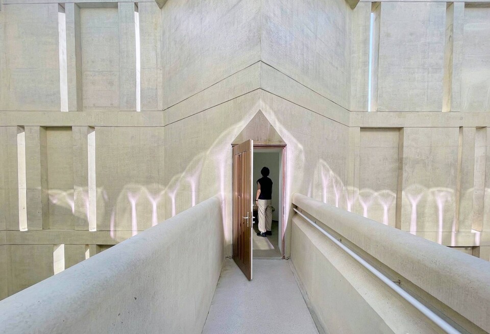 성 베네딕도의 계단을 따라 오르면 기도소로 들어갈 수 있다