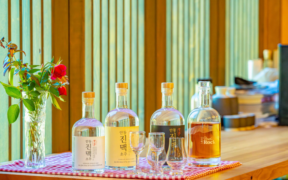 맹개마을에서 생산하는 진맥소주 라인업