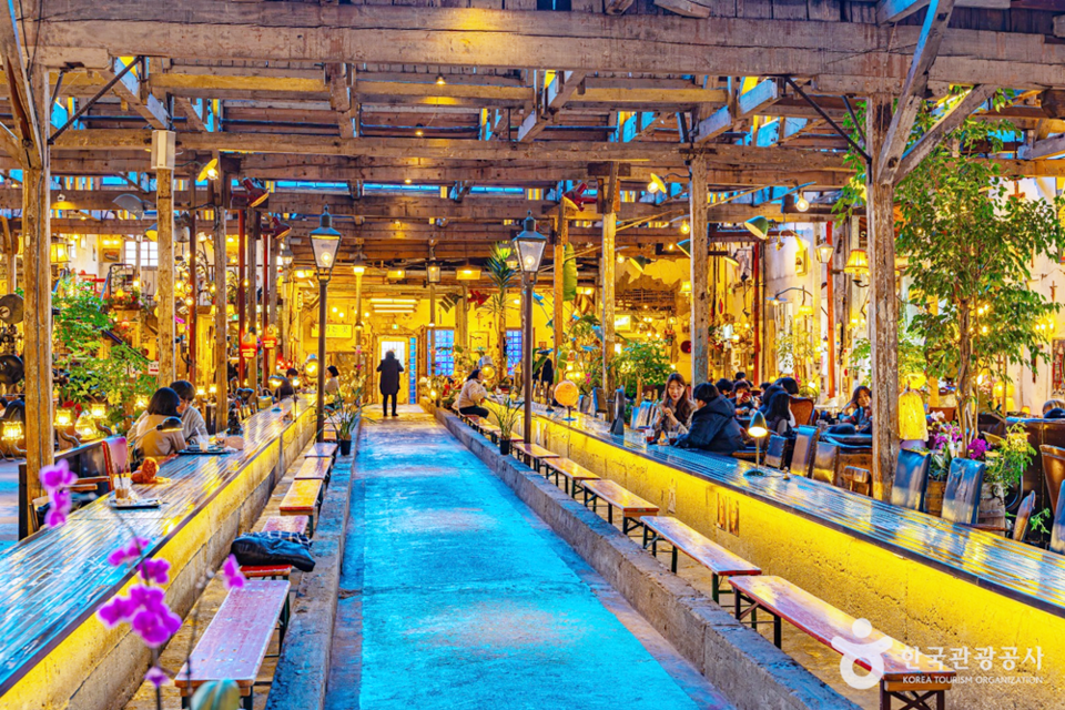 옛 모습을 그대로 간직한 조양방직 내부