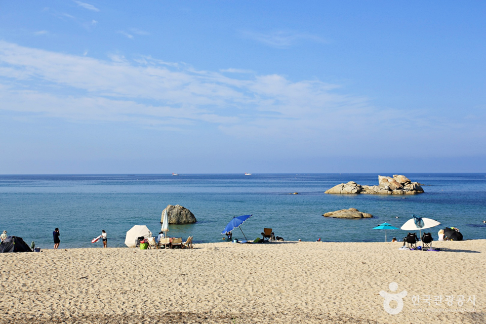 저마다 다른 매력을 선사하는 고성해변들(가진해변 인근 스퀘어루트 앞)