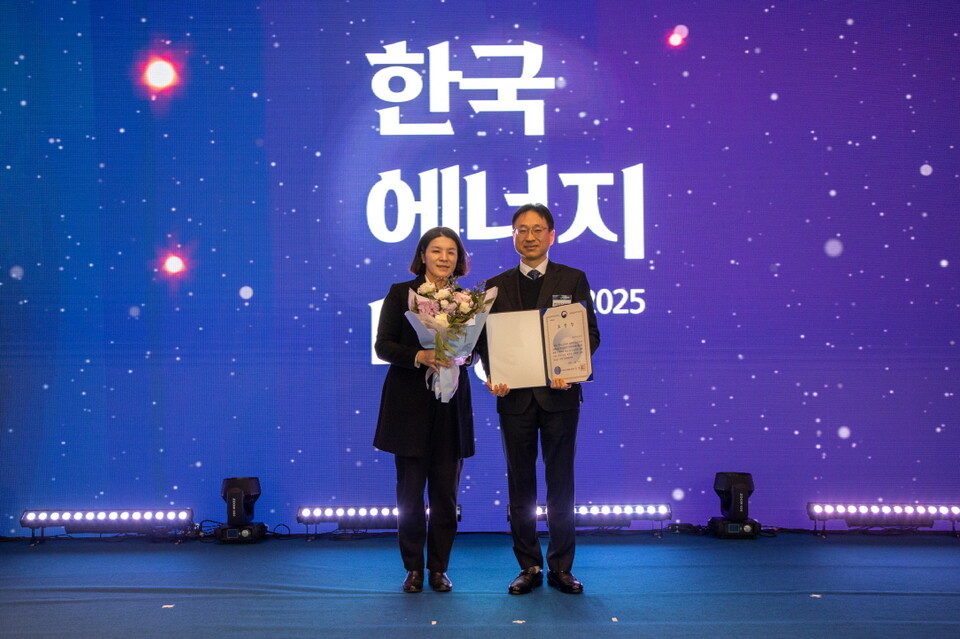 한국가스공사는 17일 서울 중구에서 열린 ‘2025년 한국에너지대상’에서 기후에너지환경부 장관상을 수상했다. [사진=가스공사]