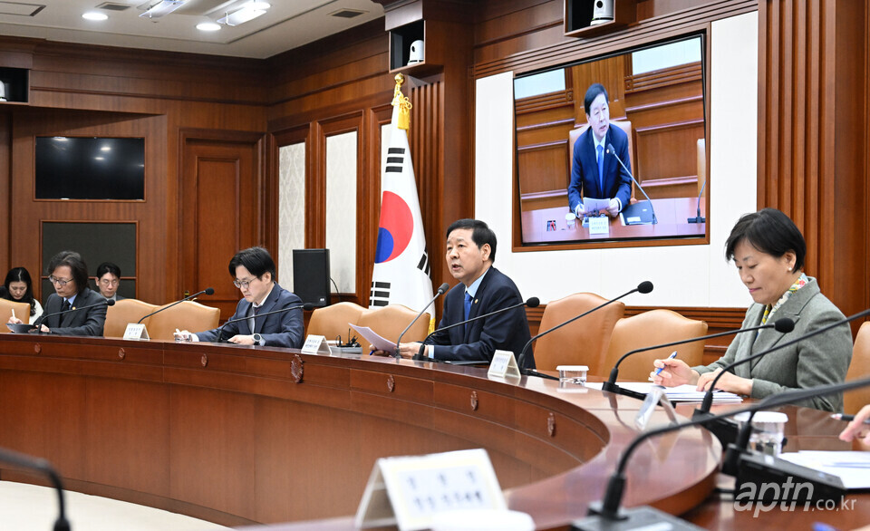 구윤철 부총리 겸 재정경제부장관은 12일 정부서울청사에서 ‘민생물가 특별관리 관계장관 TF 4차 회의’를 주재하고 ‘민생물가 특별관리 품목 집중점검방안’ 등을 발표했다. [사진=재정경제부]